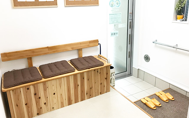 特徴6 快適・清潔な院内環境(内装は父の手作り)